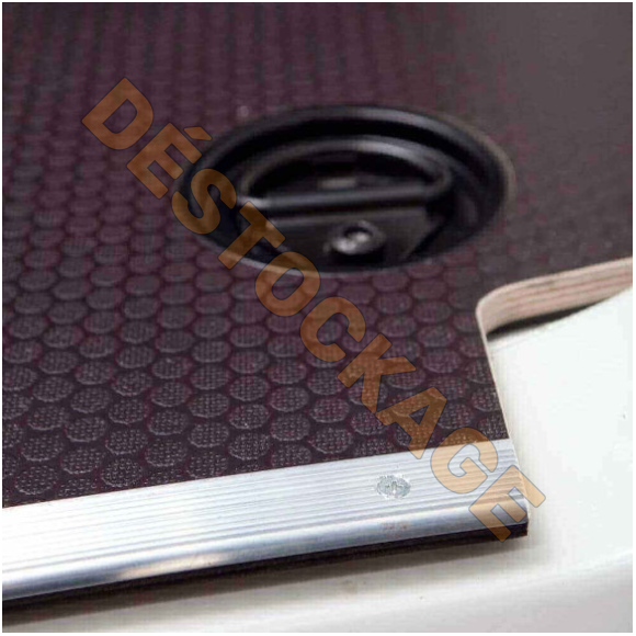 Plancher bois antidérapant Plancher bois pour Mercedes Sprinter III 2018+ avec barres de seuil et coupelles de finition. Plancher bois antidérapant Plancher bois pour Mercedes Sprinter III 2018+ avec barres de seuil et coupelles de finition.
