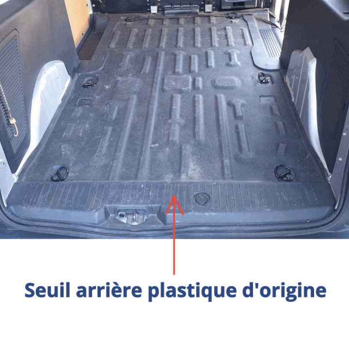 Ford Custom avec seuil arrière plastique d'origine