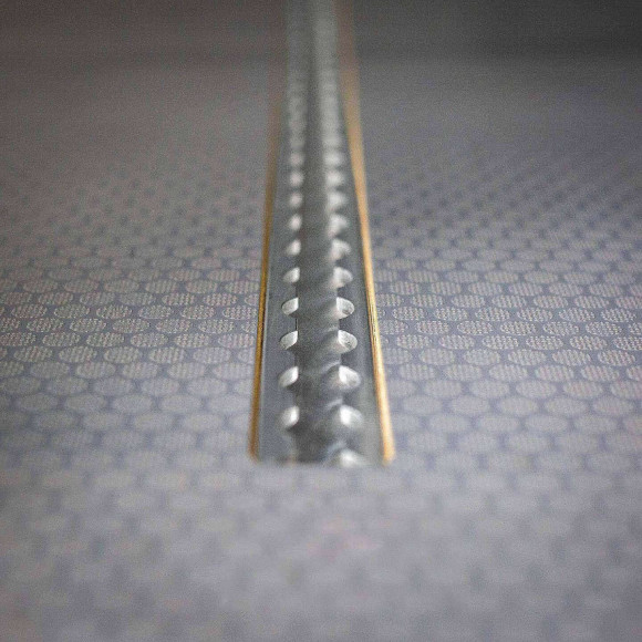 Plancher gris avec rail aéro intégré pour Ford Custom 2012+ Plancher gris avec rail aéro intégré pour Ford Custom 2012+