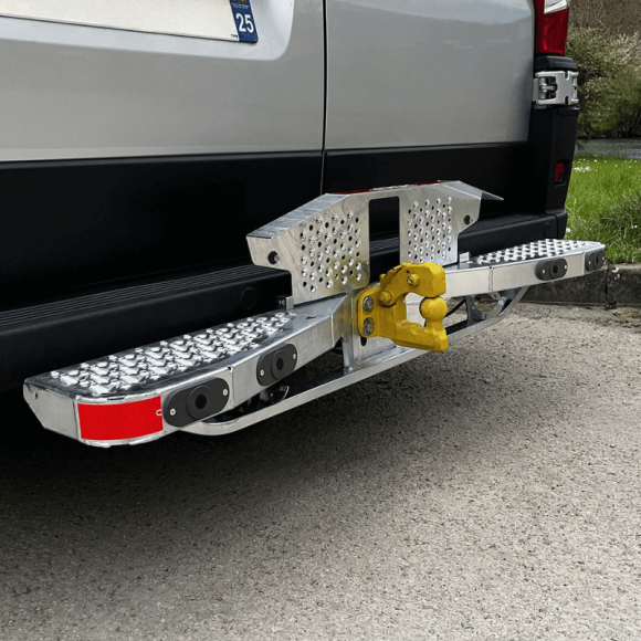 Marchepied en position relevée et verrouillée Opel Movano 2010-2021 Marchepied en position relevée et verrouillée Opel Movano 2010-2021