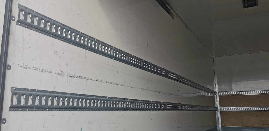 Rails d'arrimage