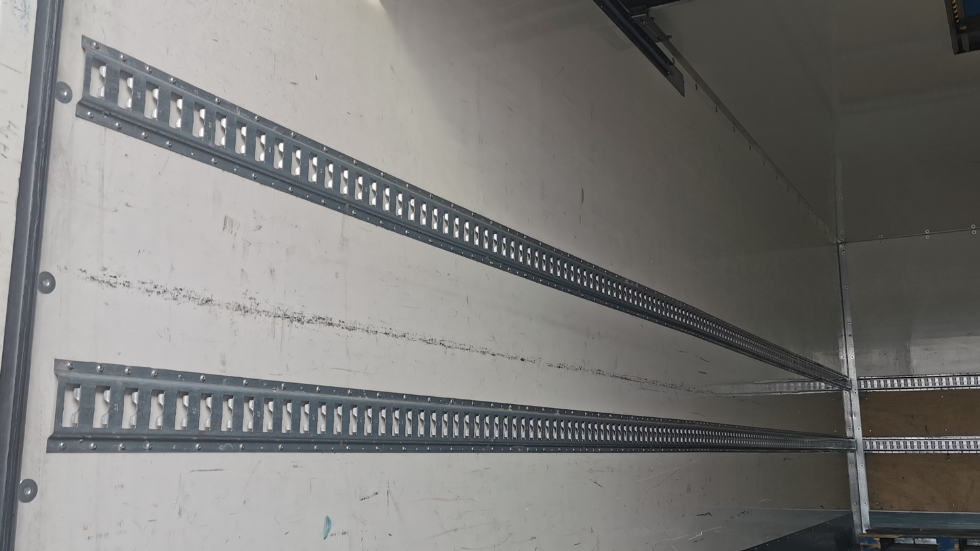 Installation und Verwendung von Zurrschienen für Ihren Transporter